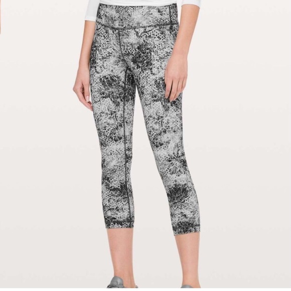 Lululemon Wunder Under Crop Full-on Luxtreme Serigraph Starlight black/m… - Picture 3 of 13